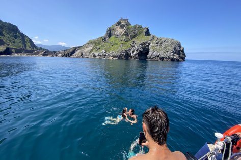 Salida plaza a plaza, fondeo y baños en velero desde Getxo