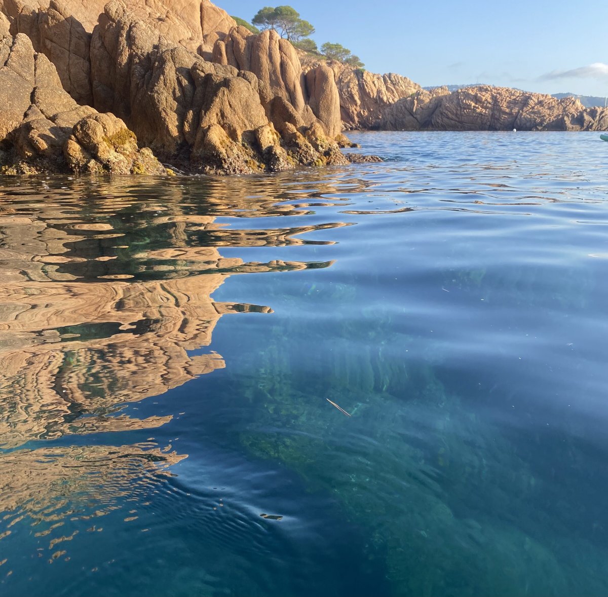 Panoramablick auf Barcelona vom Meer