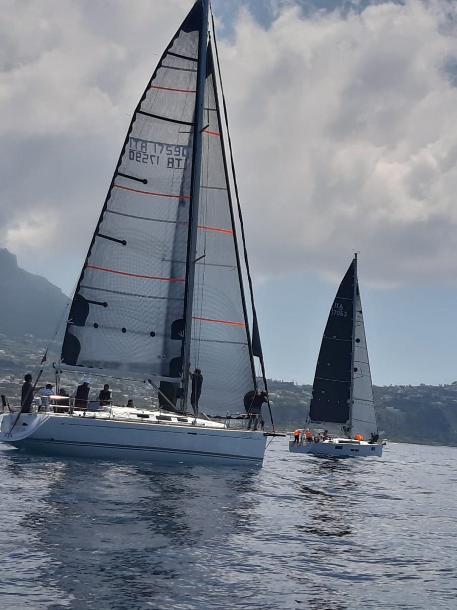 Impara a navigare nelle acque di Ischia e Procida