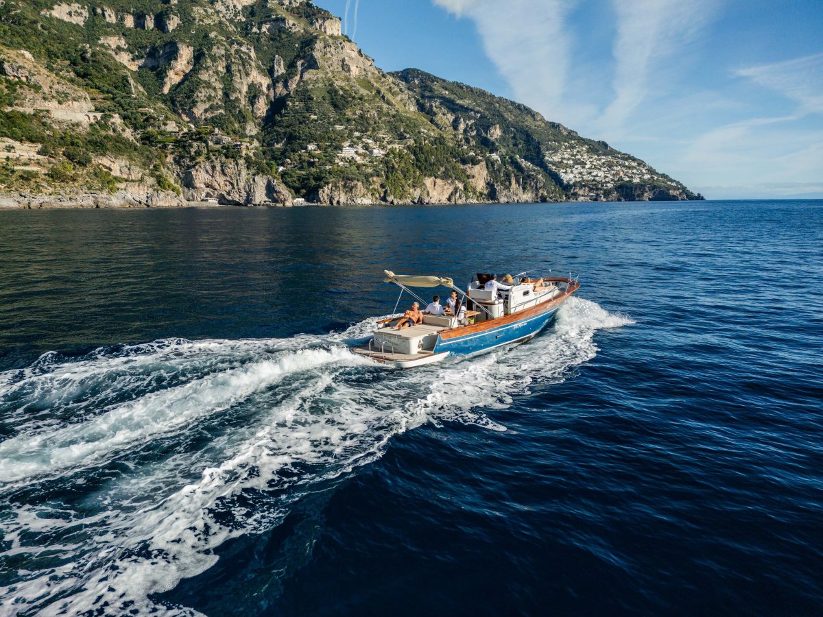 Azimut - 12 {{i18n.capacity}}