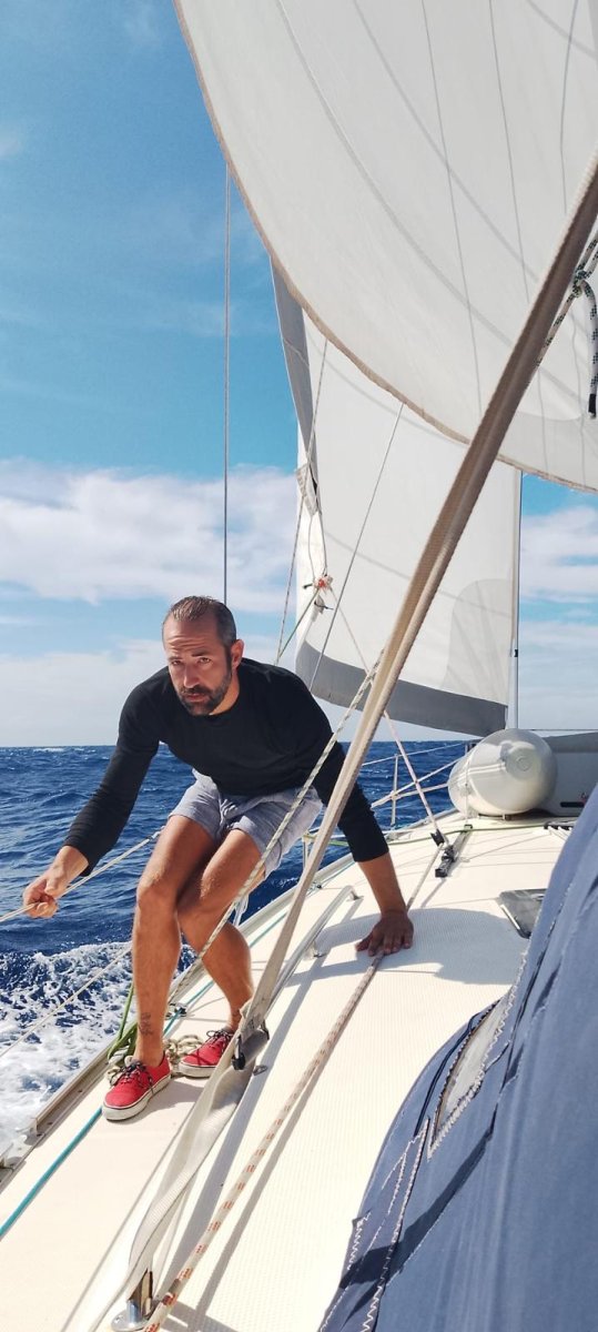 Seile die Salzroute auf einem Boot.