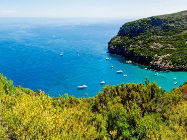 Sailing and trekking weekend in Capraia