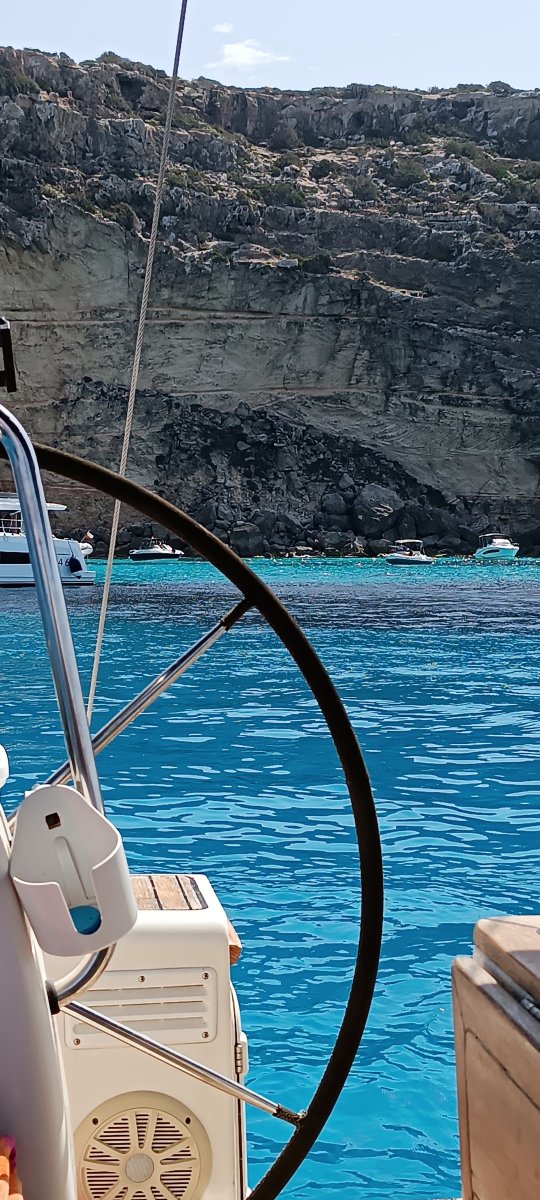 Learn to sail on a professional sailing course aboard a sailboat from Valencia