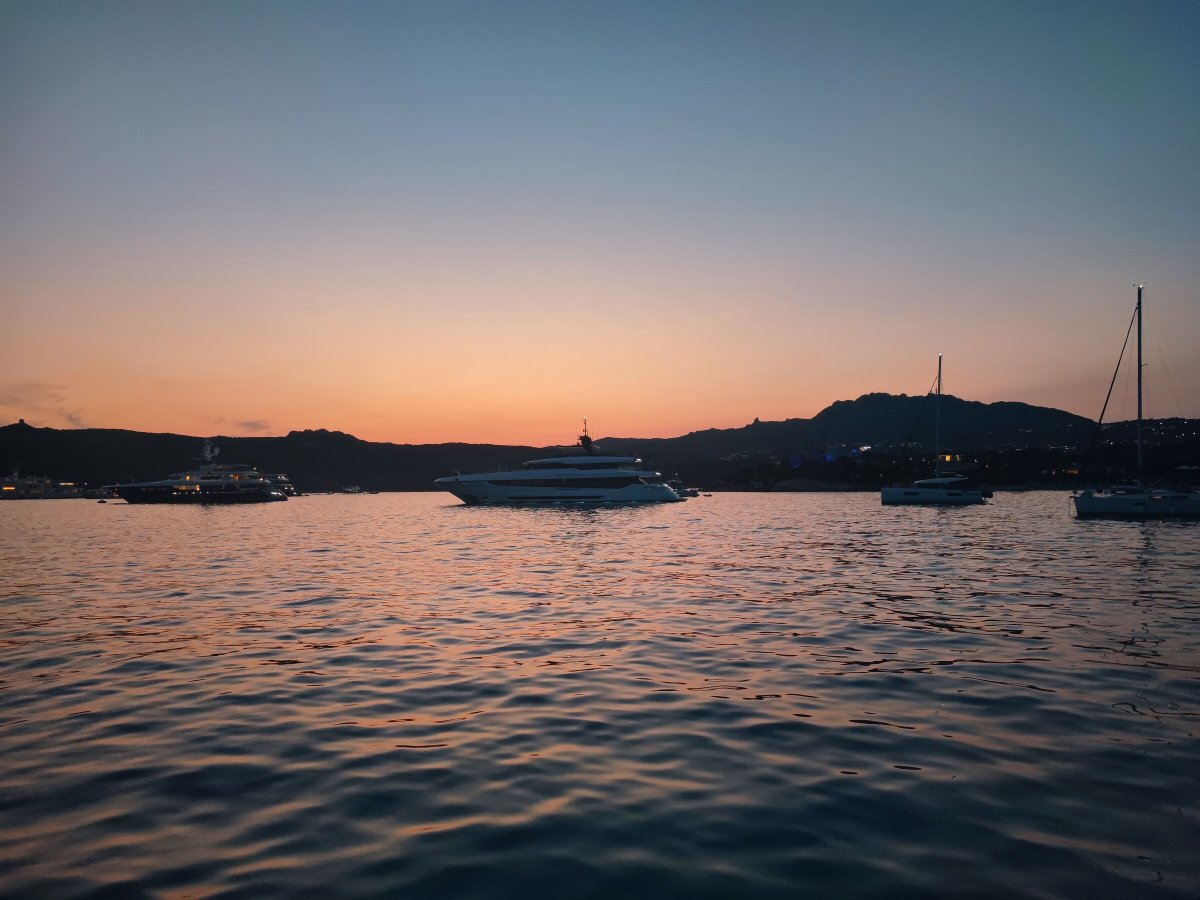 Rilassamento con yoga in mare