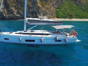 Weekly cruise to the Aeolian islands on a sailing boat