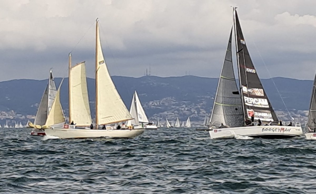 Partecipa alla famosa Regata Barcolana su uno Yacht di lusso