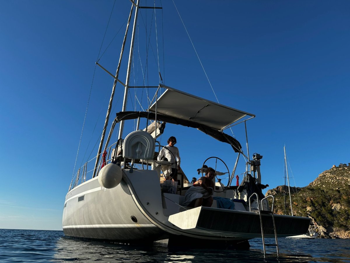 Sail the Bay of Palma on a Sailing Boat while enjoying a drink