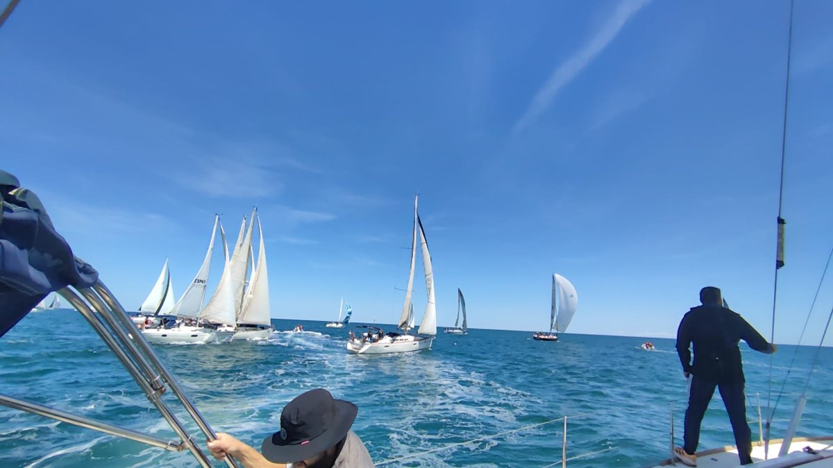 Mini Sal Boot segelnd nach Ibiza