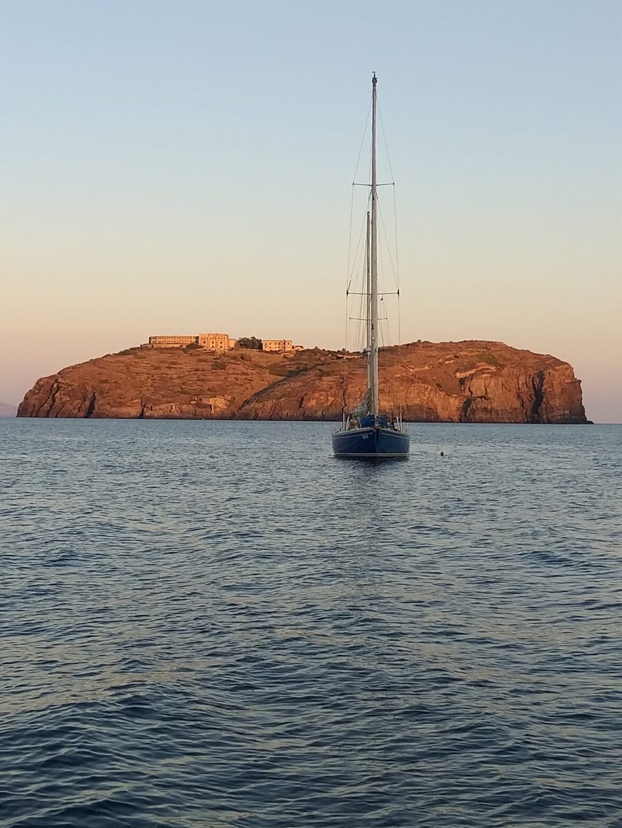Explora las aguas del mar Tirreno
