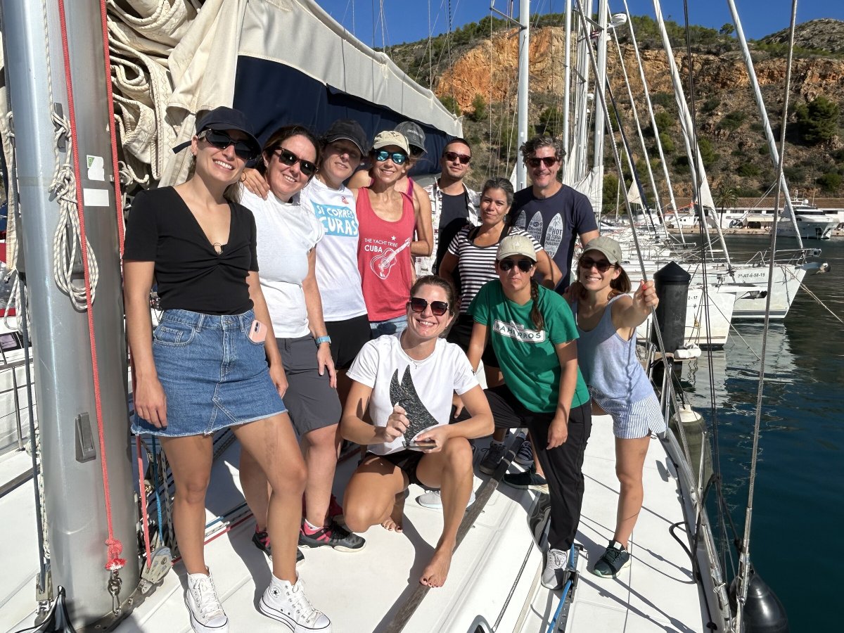 Segeln entlang der Küste von Ibiza und Formentera