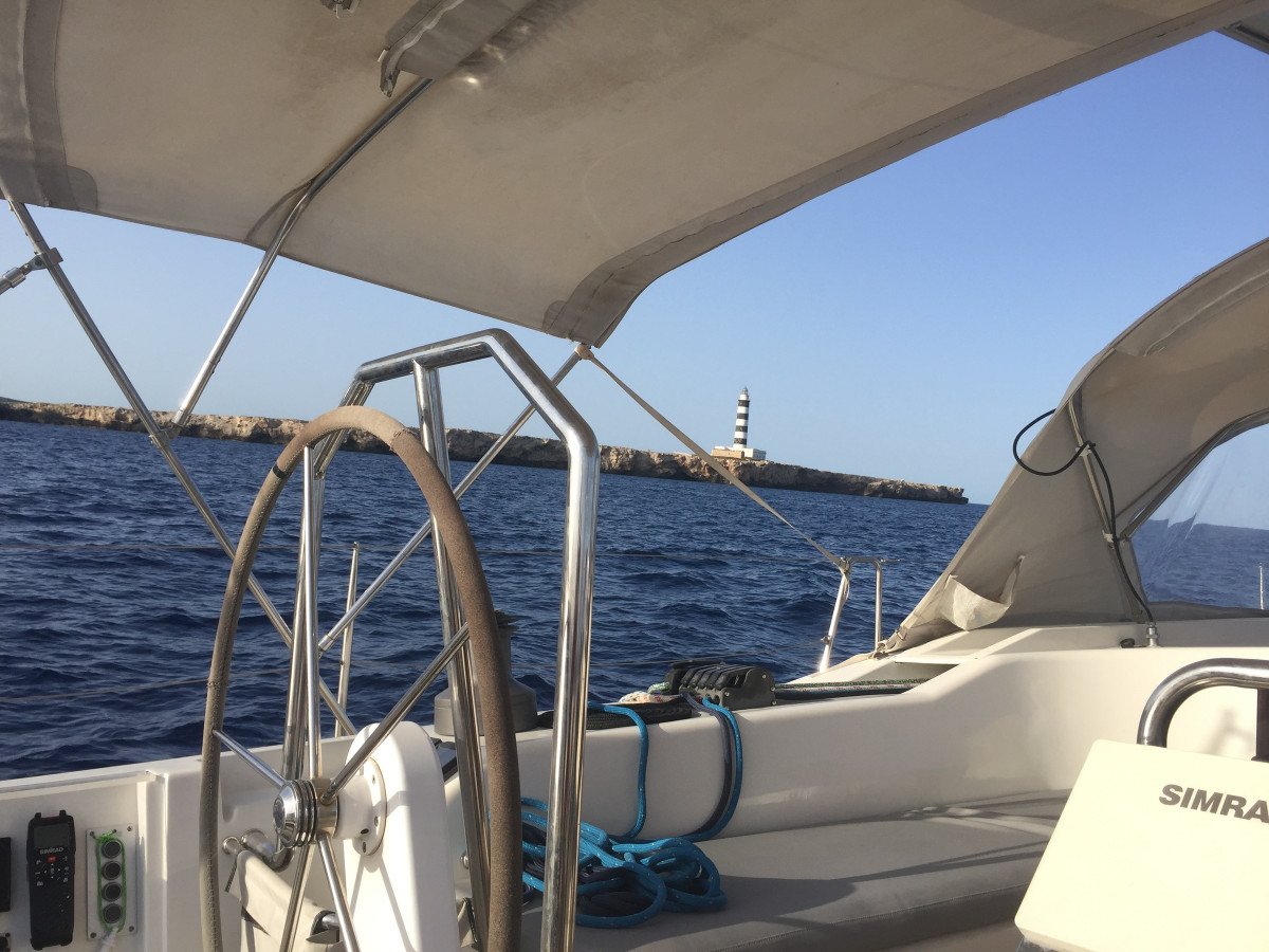 Navigando in veleiro verso l'isola di Cabrera