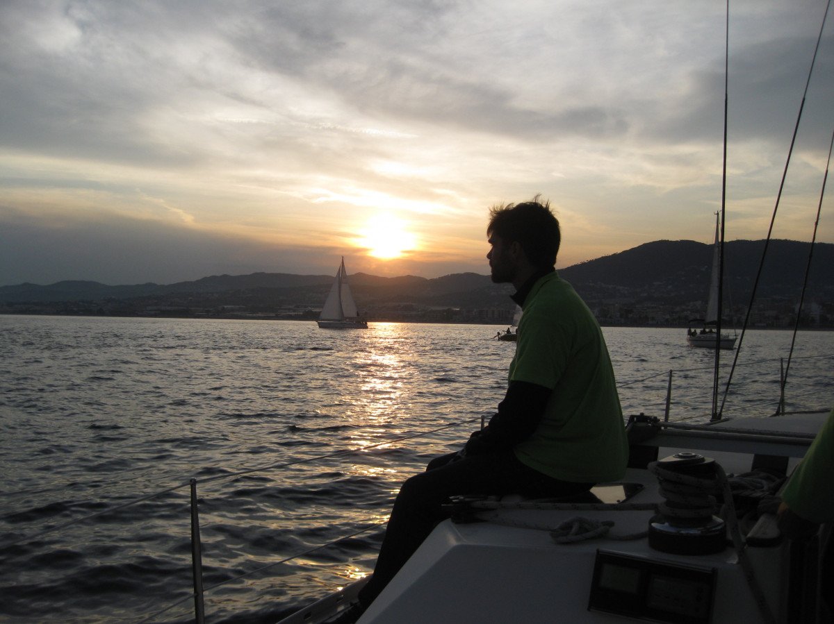 Learn to sail on the sea in Premià de Mar