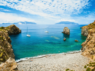 Settimana in catamarano alle Eolie con servizio hostess