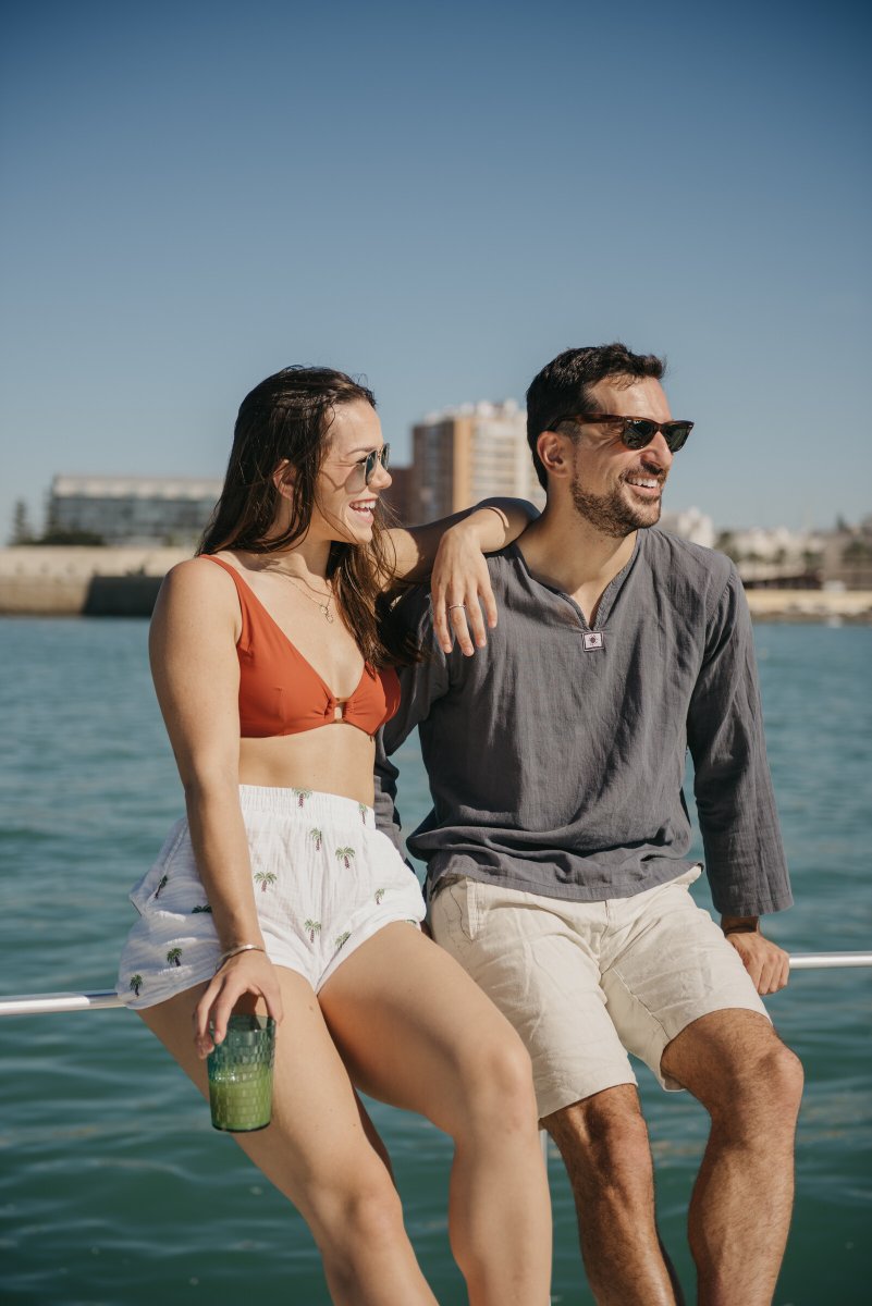 Cruise around the Bay of Cadiz in a luxurious boat