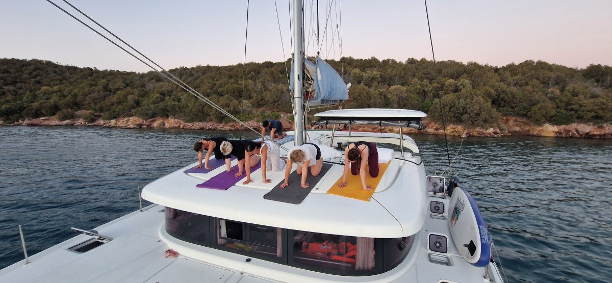 Segeln und Yoga auf den schönen Inseln von Trogir