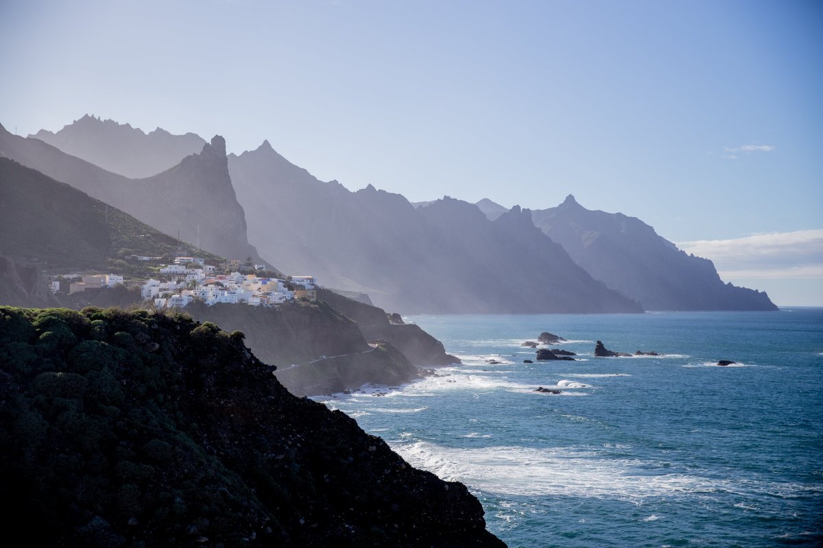 Island-hopping cruises: Tenerife and La Gomera.