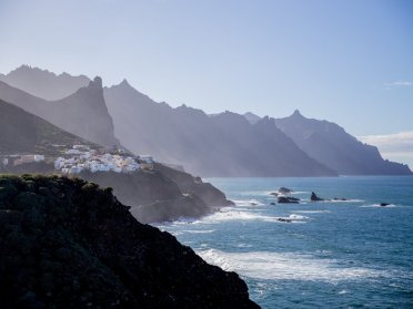 Crossings between islands: Tenerife and La Gomera.
