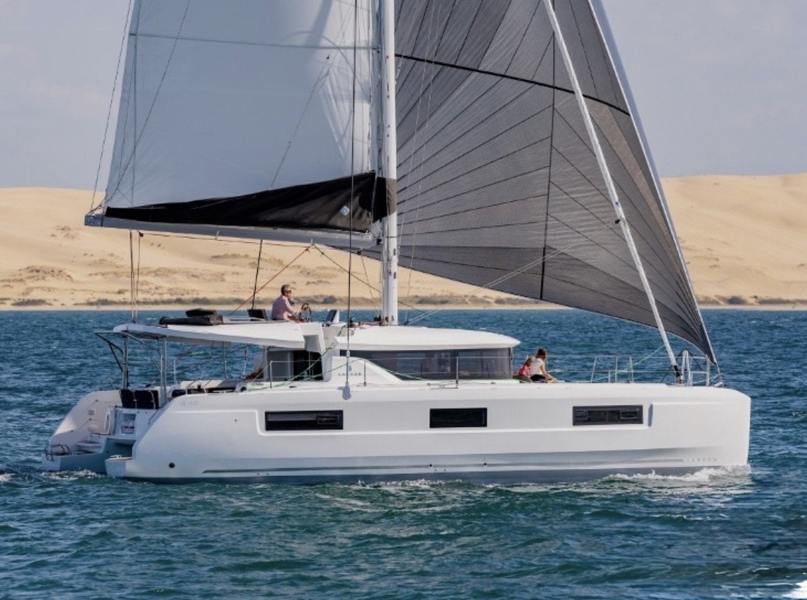 Navega por el sol y el mar en un yate a vela