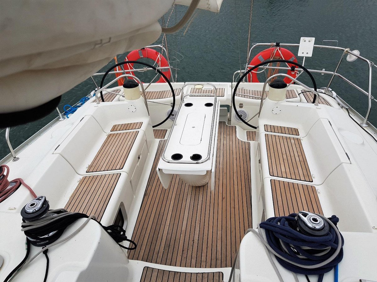 Sailboat - Jeanneau - 14 people