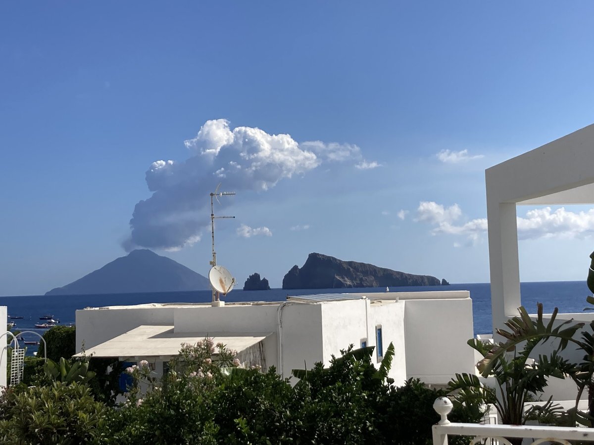 Ammirare i vulcani attivi delle Isole Eolie