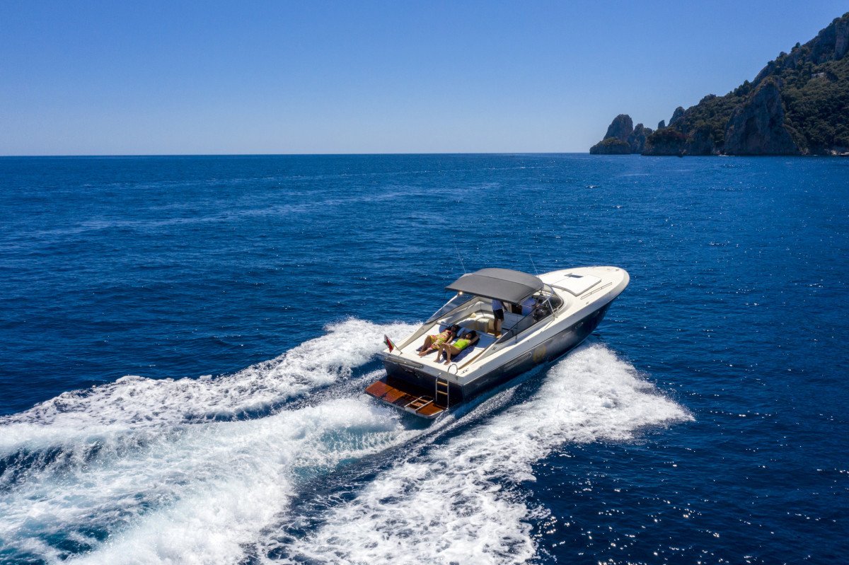 Italia Yachts - 12 personas