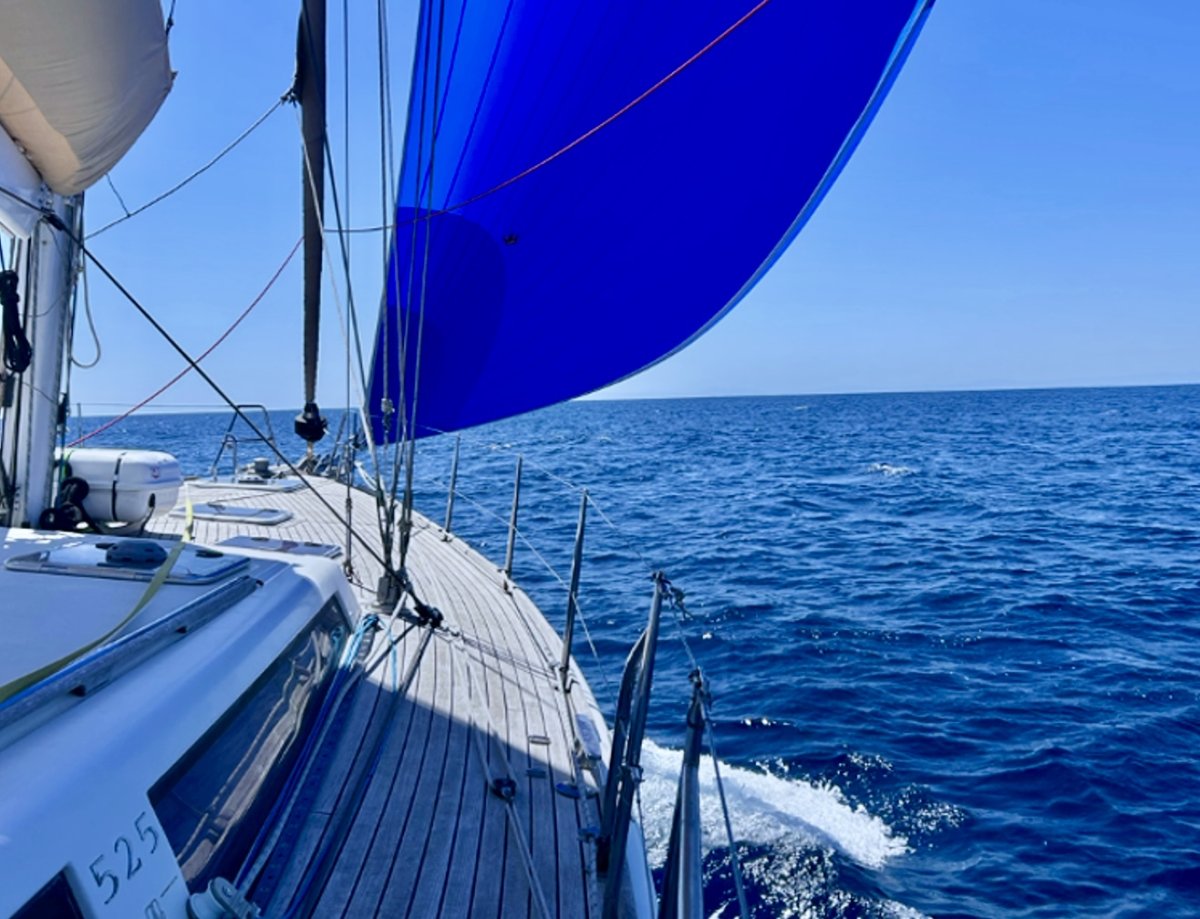 Travesía en gran velero desde Malta a Sicilia y Cerdeña.