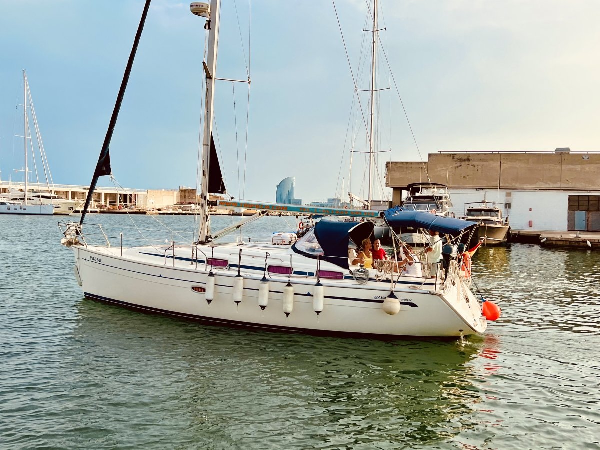 Navega en barco en Barcelona