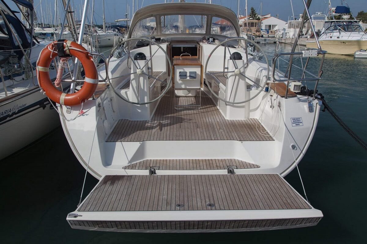 sailboat-rental-mallorca-bavaria-40-cruiser-10