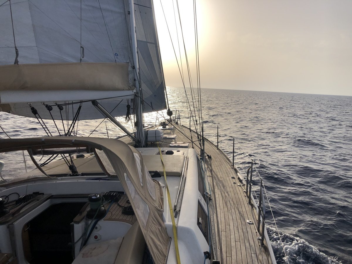 Cruceros y prácticas en un gran velero: Menorca-Mallorca-Valencia +275 MN