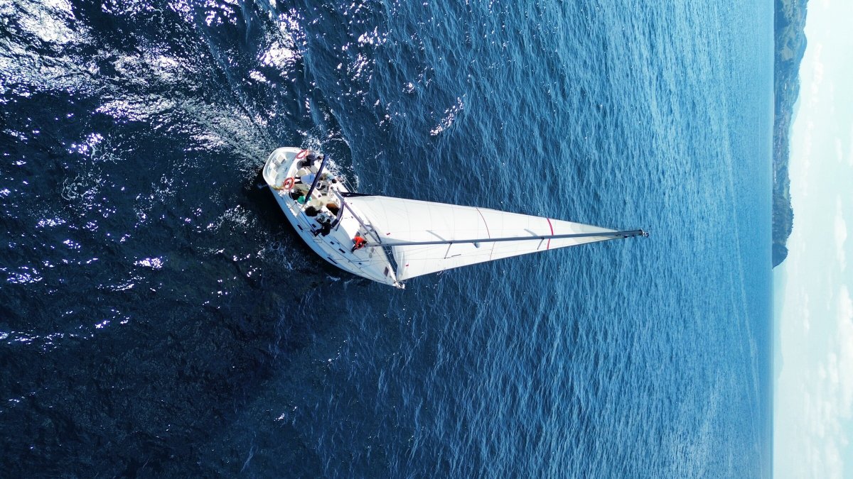 Learning to sail at sea