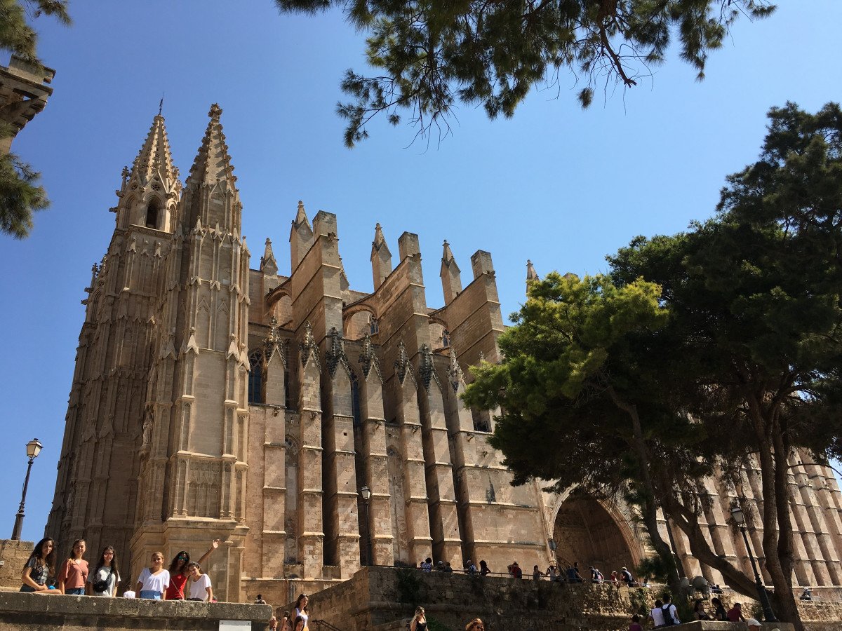 Un viaggio in barca per scoprire le bellezze di Maiorca.