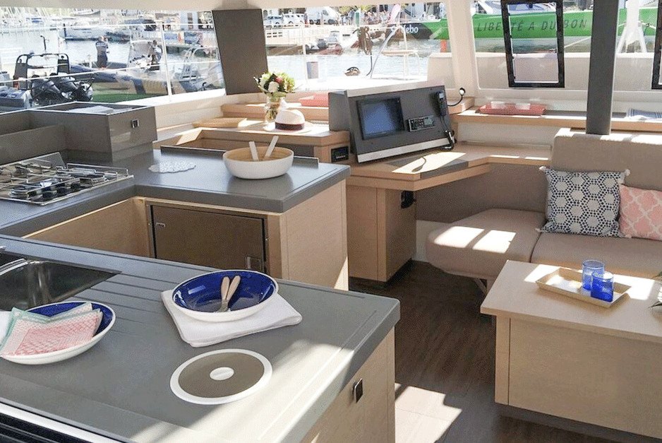 Sailboat - Fountaine - Astrea 42