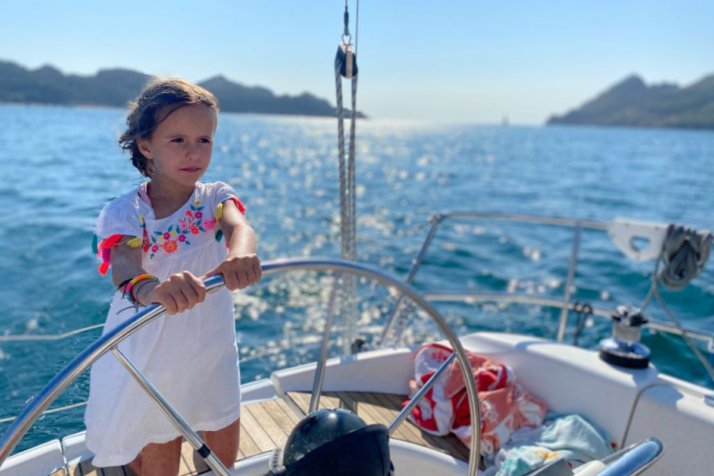 Velero en la ría de Vigo