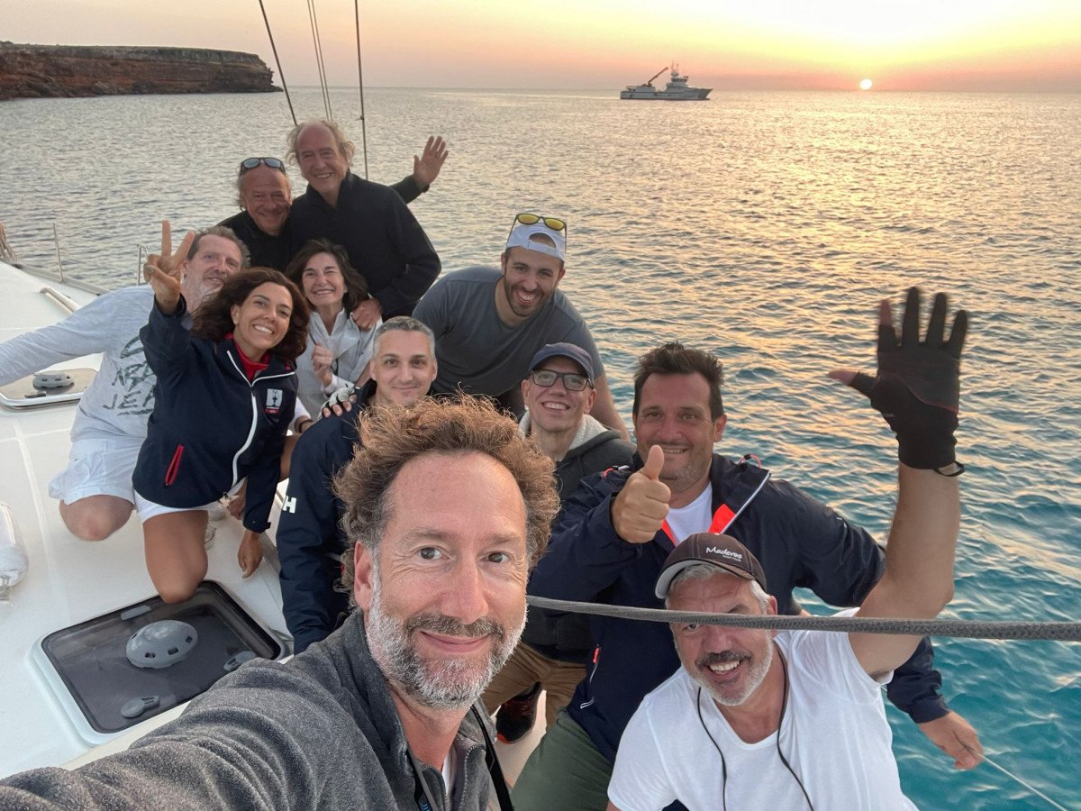 Curso de vela y PER en Denia-Ibiza con travesía de 48 horas.