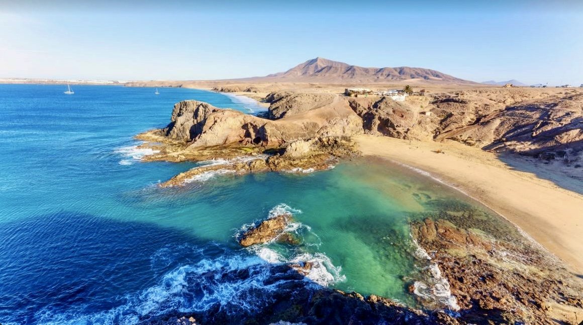 Naviga in catamarano tra le isole della Macaronesia