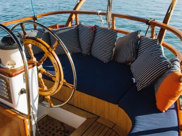 Private 2-stündige Tour durch Barcelona auf einem klassischen Segelboot