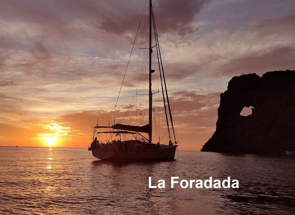 Explore the natural beauty of Mallorca's coast on a boat trip