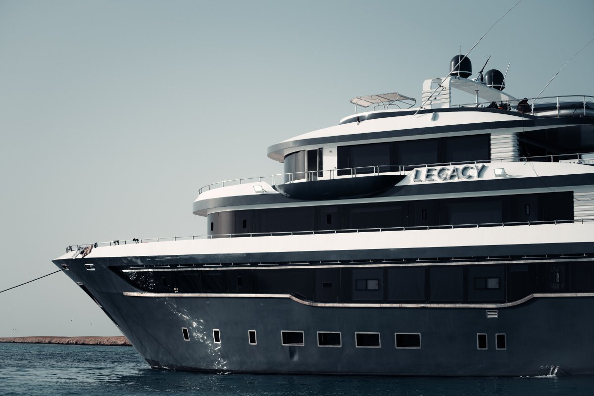 Luxury kitesurf yacht adventure week in Egypt