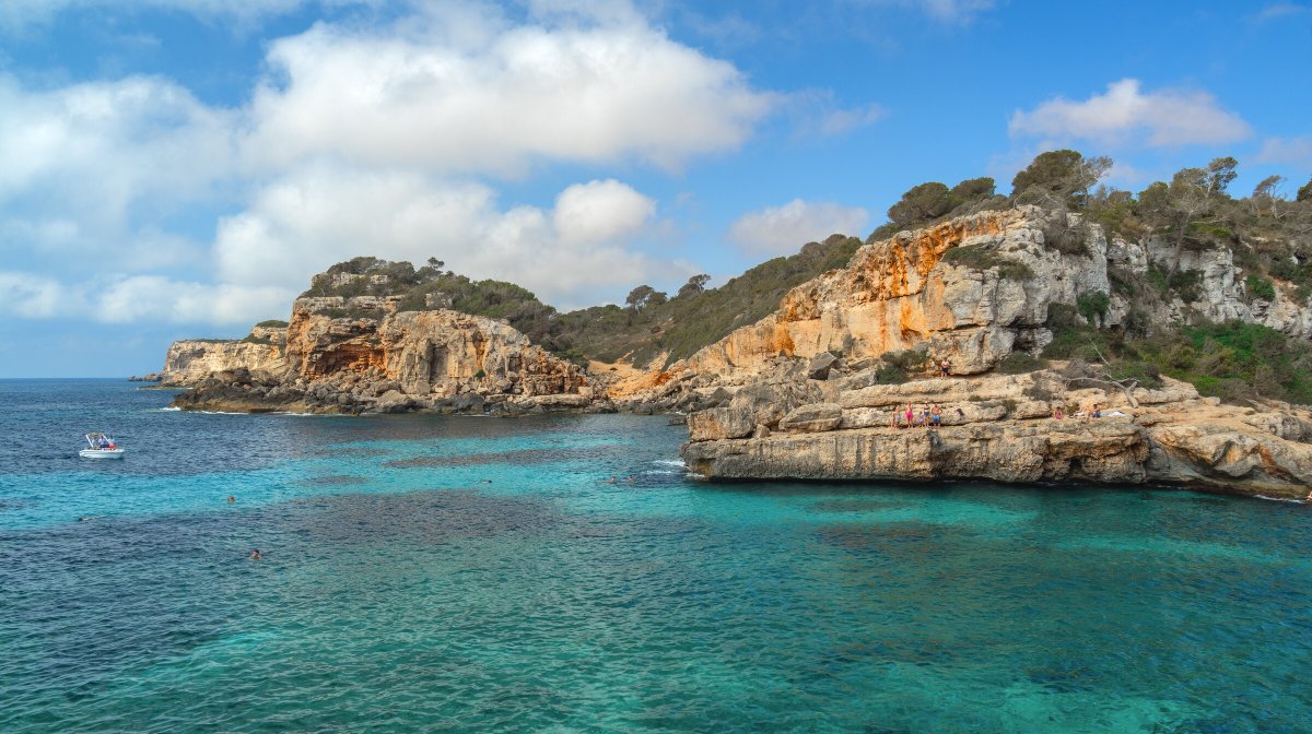 Affitta il catamarano Lagoon 42 per avventure a Ibiza