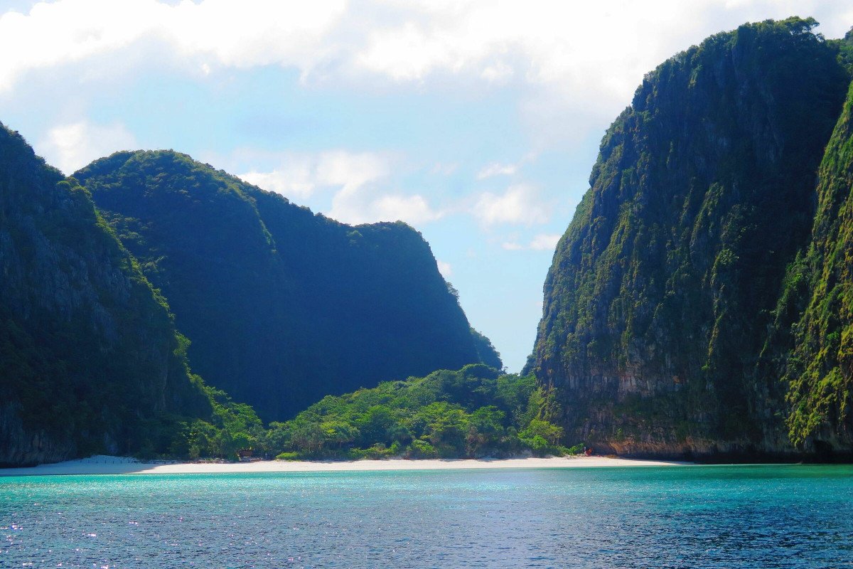 Visit Thailand's most beautiful islands and beaches