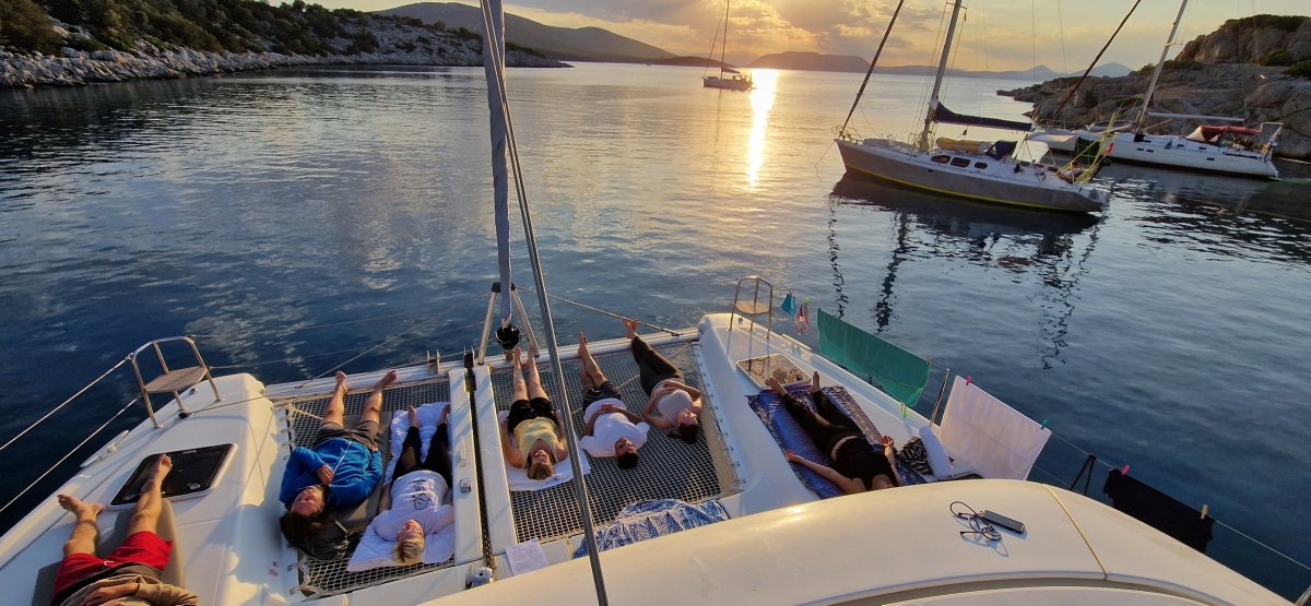 Genieße eine Katamaran-Kreuzfahrt durch die kroatischen Inseln