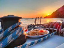 Wochenende auf der Insel Elba im Boot: zwischen Meer, Blumen und neuen Freundschaften
