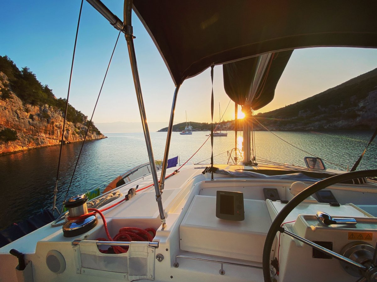 Prácticas de navegación en velero en el Adriático croata