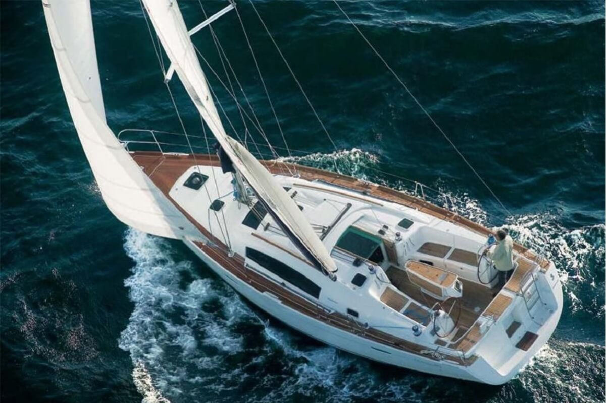 Bénéteau - 10 {{i18n.capacity}}