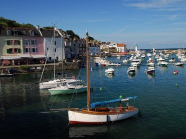 Atlantic Sailing Adventure: Brittany and Channel Islands