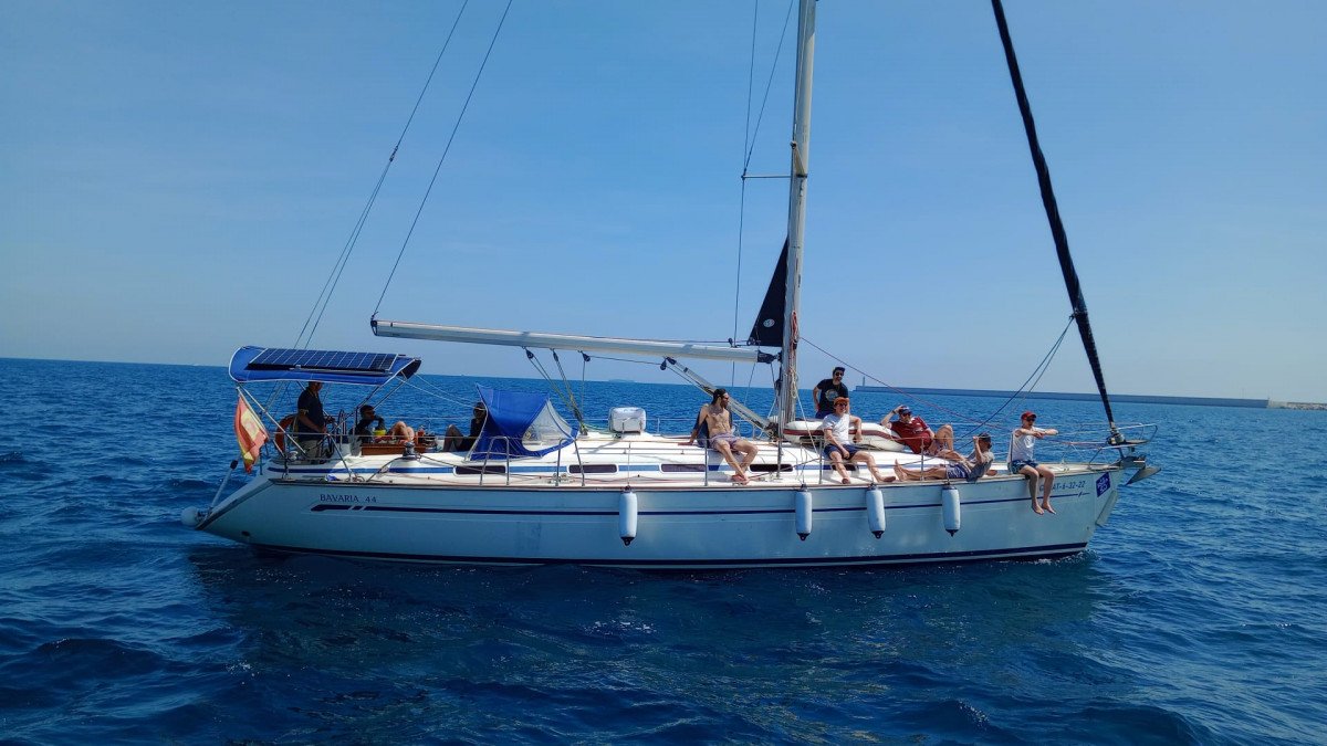 Naviga nelle acque cristalline di Maiorca