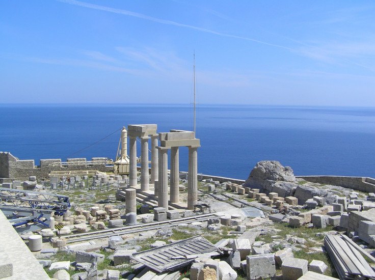 Visita la Acropolis de Lindo