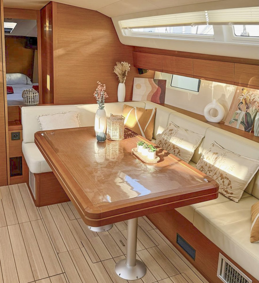 Sail with freedom in the Atlantic