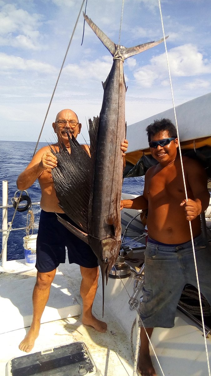 Barche di lusso che navigano nell'arcipelago delle Perle