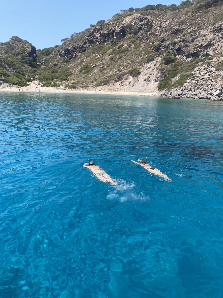Descubre Milos navegando desde Santorini
